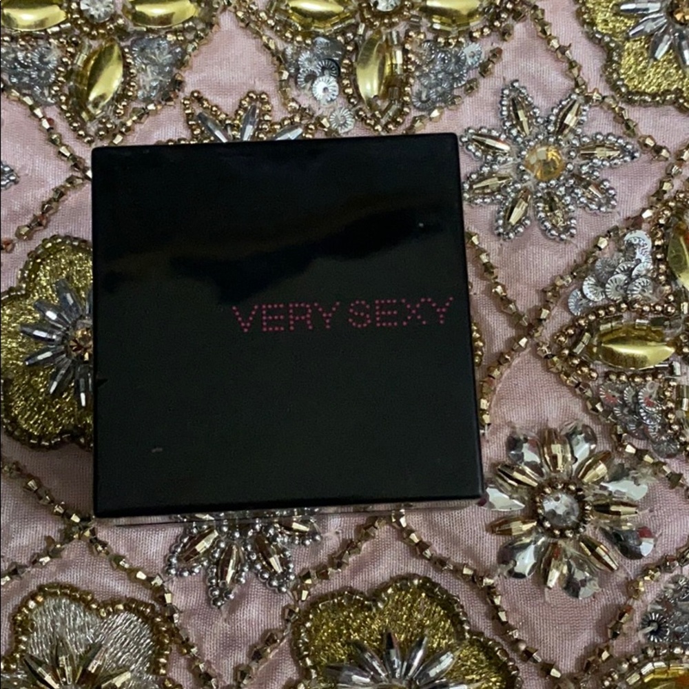 Very sexy by Victoria secret bronzer